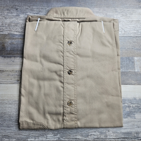 Whataburger Uniform NEW Khaki Button Down Women's Medium - Picture 2 of 3